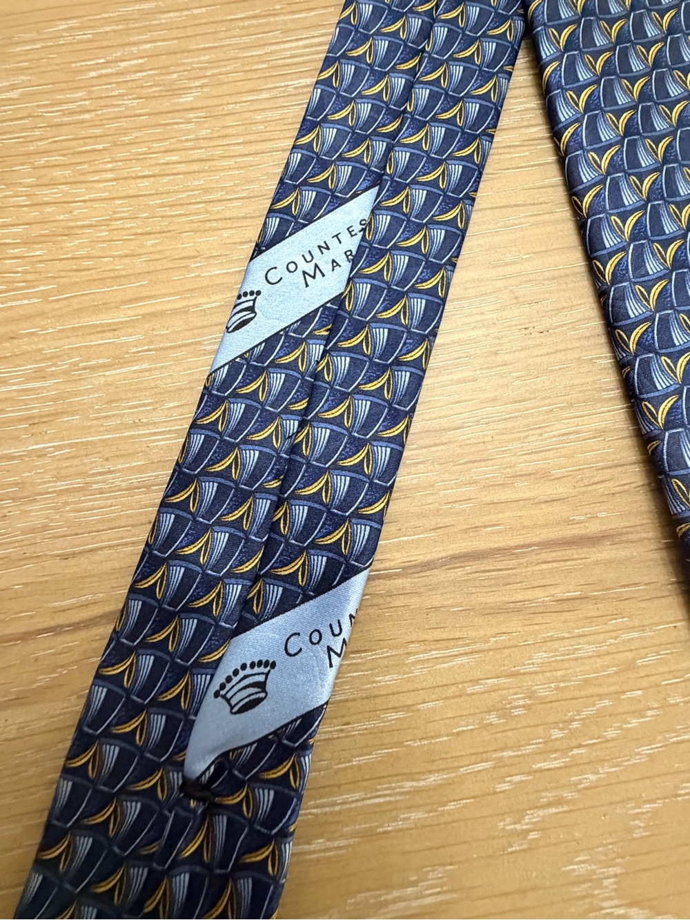 Classic Blue Patterned Silk Tie with Subtle Gold Motif - Picture 3 of 6